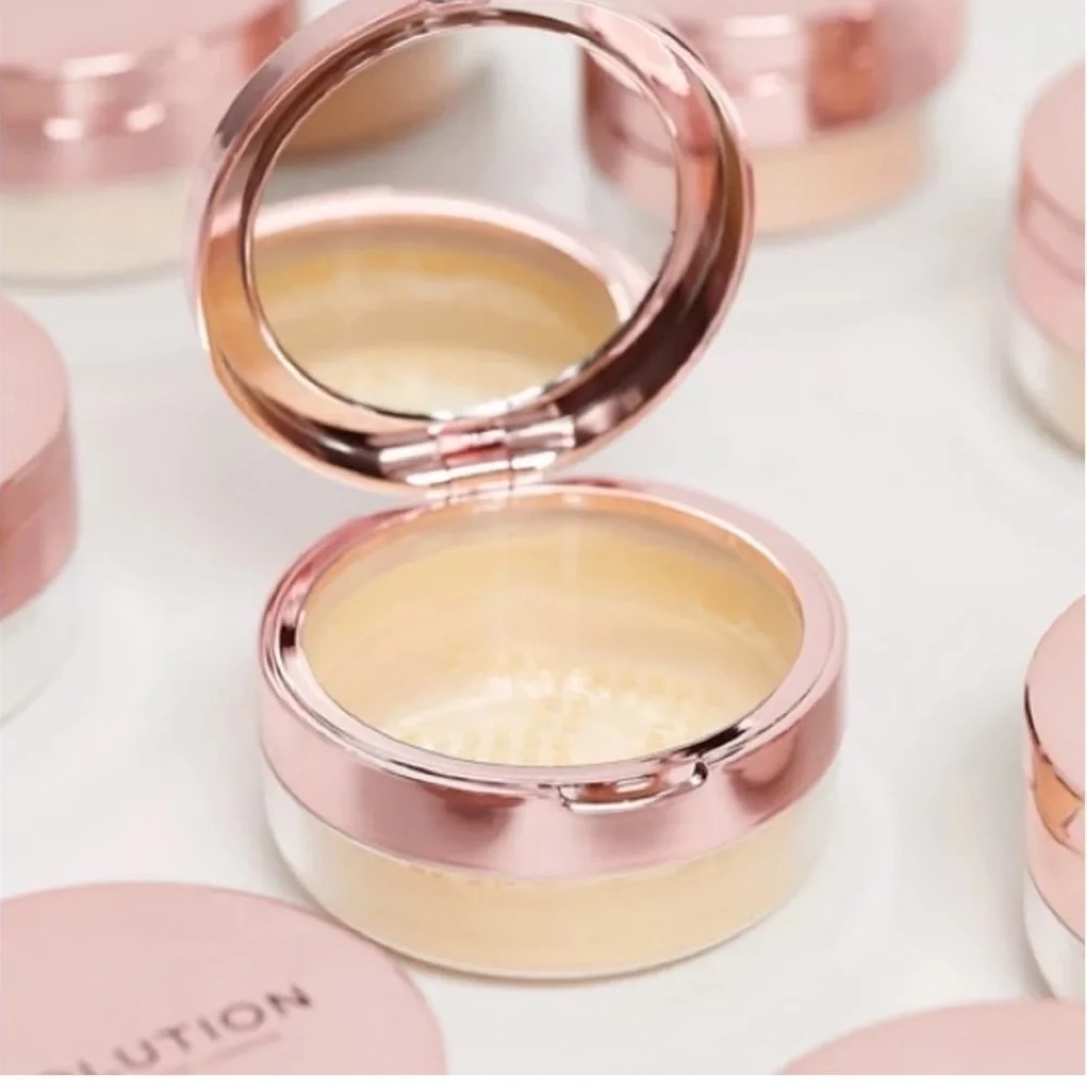 Bundle of 2 – Revolution Conceal & Fix Loose Setting Powder – Light Yellow – NEW